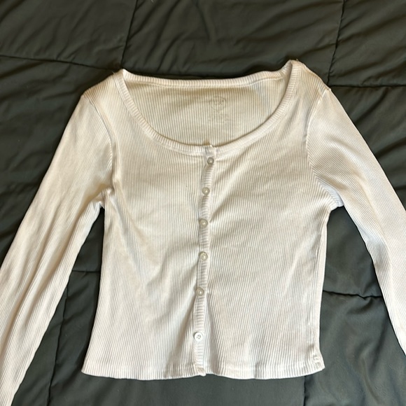 urban rebel Tops - Urban Rebel white button down cropped top